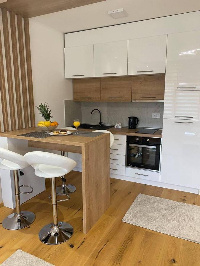 Jellenaa Apartment ซลาตีบอร์ ภายนอก รูปภาพ