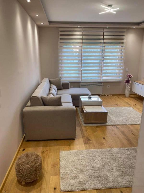 Jellenaa Apartment ซลาตีบอร์ ภายนอก รูปภาพ