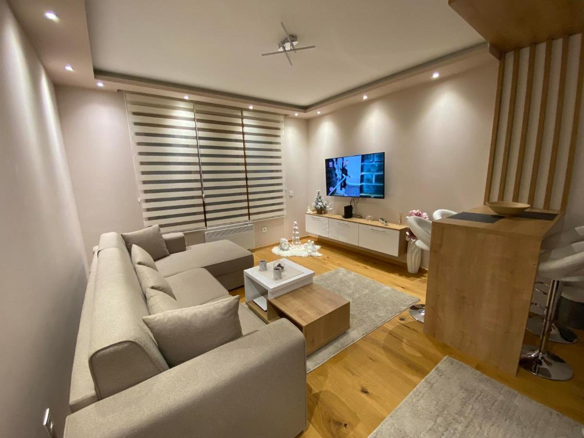 Jellenaa Apartment ซลาตีบอร์ ภายนอก รูปภาพ