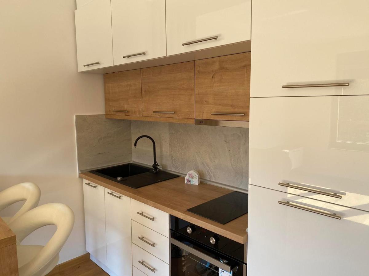 Jellenaa Apartment ซลาตีบอร์ ภายนอก รูปภาพ