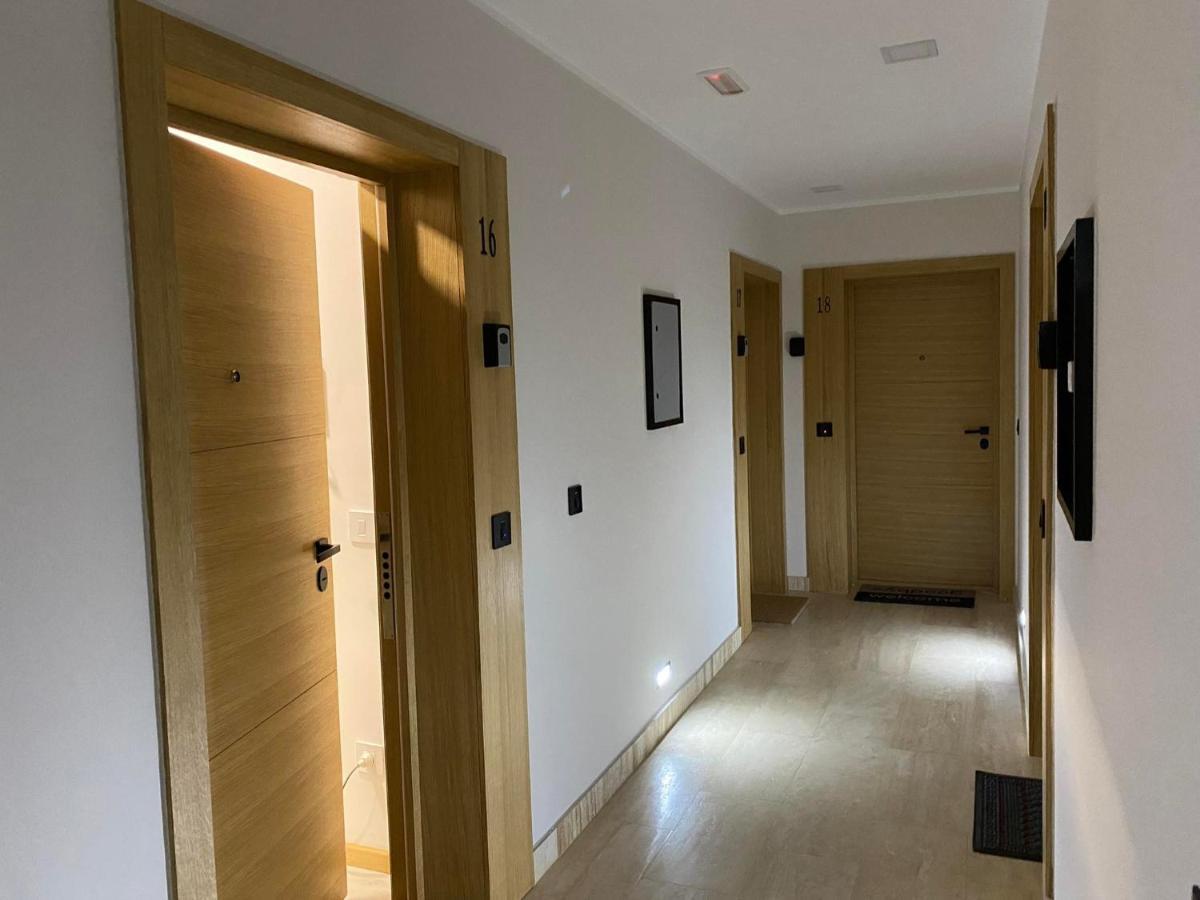 Jellenaa Apartment ซลาตีบอร์ ภายนอก รูปภาพ