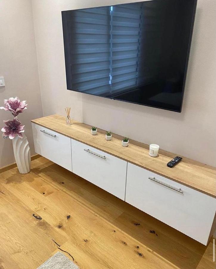 Jellenaa Apartment ซลาตีบอร์ ภายนอก รูปภาพ