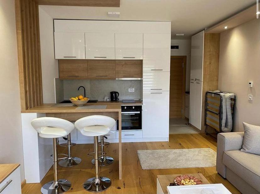Jellenaa Apartment ซลาตีบอร์ ภายนอก รูปภาพ