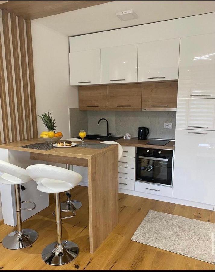 Jellenaa Apartment ซลาตีบอร์ ภายนอก รูปภาพ