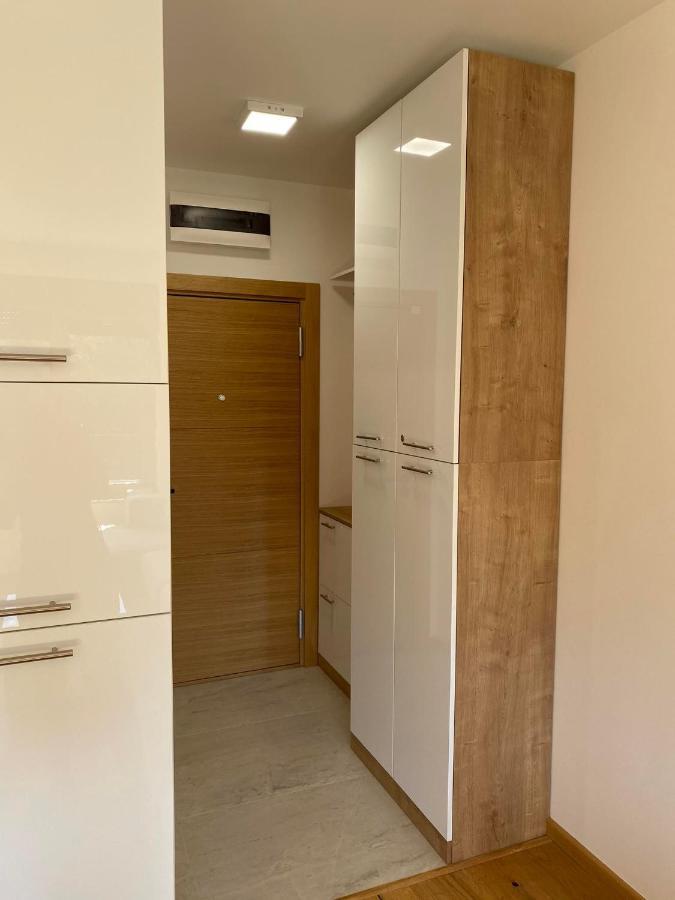 Jellenaa Apartment ซลาตีบอร์ ภายนอก รูปภาพ