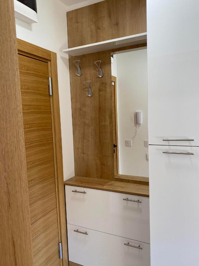 Jellenaa Apartment ซลาตีบอร์ ภายนอก รูปภาพ