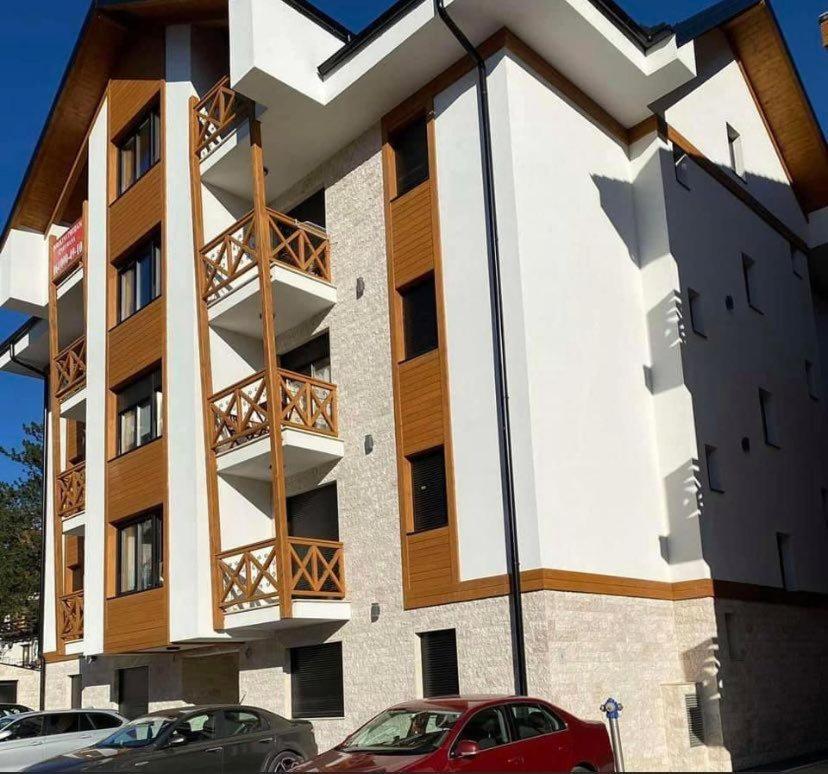 Jellenaa Apartment ซลาตีบอร์ ภายนอก รูปภาพ